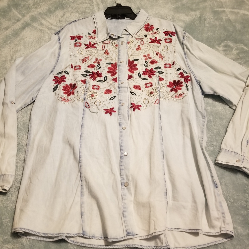 Western shirt with pearl snaps and embroidery